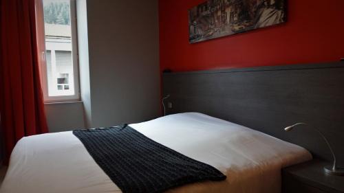 Le Cheylard Hotel | Hotel-Restaurant des Voyageurs