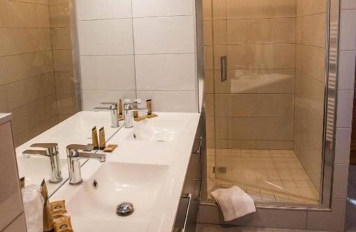 Lons-le-Saunier Hotel | Hotel Terminus - Pizzeria Pizz'A Gogo