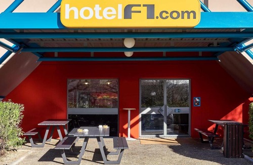 Saint-Cergues Hotel | hotelF1 Annemasse Hotel Renove