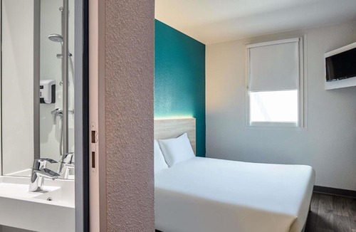 Quartier du Petit-Montrouge Hotel | hotelF1 Paris Porte de Châtillon