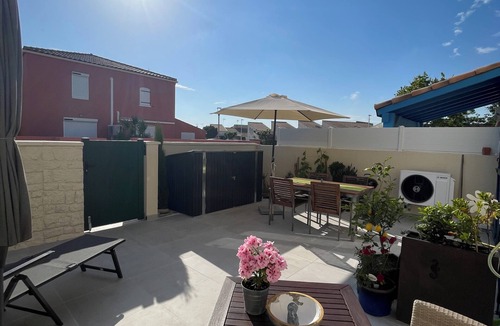 Gruissan Villa | House 3 *, chic by the sea 1 min walk to the beach "Grazel" newly renovated