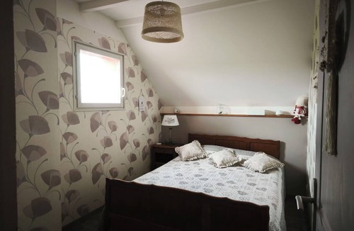 La Nocle-Maulaix Bed & Breakfast | House 40 minutes from Moulins and Le Pal theme park. Small dogs accepted.