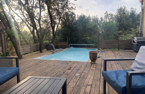 Taillades Villa | House at the foot of the Luberon terrace and pool in the trees