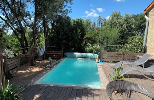Taillades Villa | House at the foot of the Luberon terrace and pool in the trees