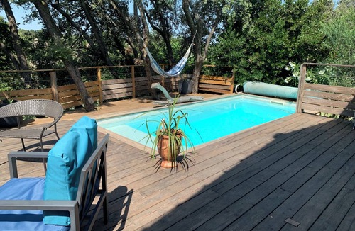 Taillades Villa | House at the foot of the Luberon terrace and pool in the trees