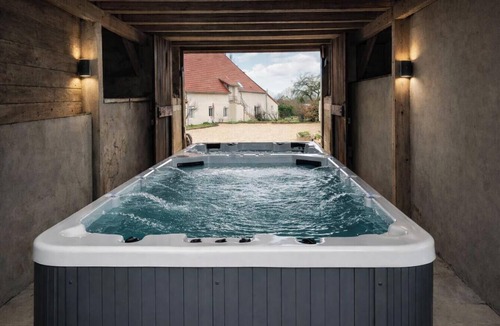 Pagny-le-Chateau House | House by the Saône River