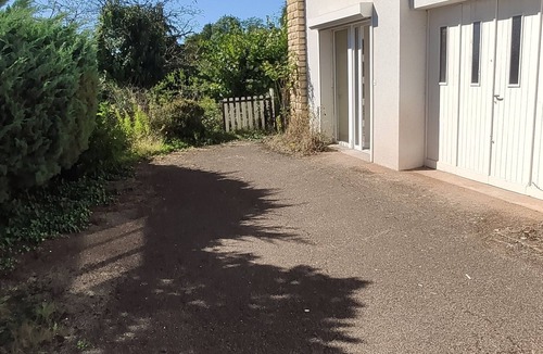Le Creusot House | House close to amenities, combes park and Vaison circuit