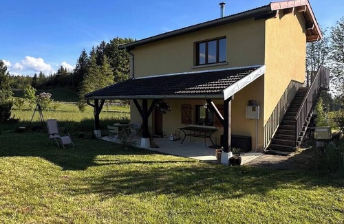 Paroisse des Monts de Bienne House | House in the heart of the Haut-Jura