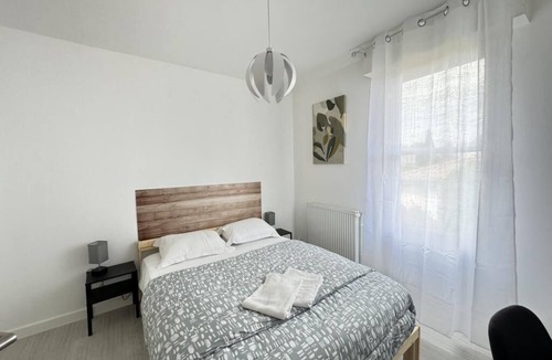 Aubiere Apartment | House sleeps 8 with Jacuzzi/Pétanque court