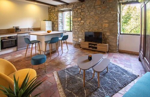 Saint-Maurice-dʼArdeche House | House with private terrace in mas ardéchois
