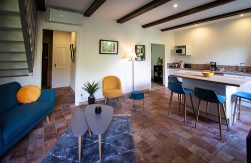 Saint-Maurice-dʼArdeche House | House with private terrace in mas ardéchois