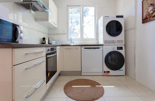 Arcueil House | House with a lovely garden/Metro Line 14/AC/BBQ/Sleeps 12