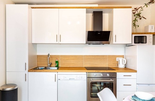 Arcueil House | House with a lovely garden/Metro Line 14/AC/BBQ/Sleeps 12