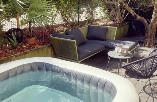 Malataverne House | 🏡 House with Jacuzzi: Bulles et Soleil in Drôme Provençale in Malataverne!🌞