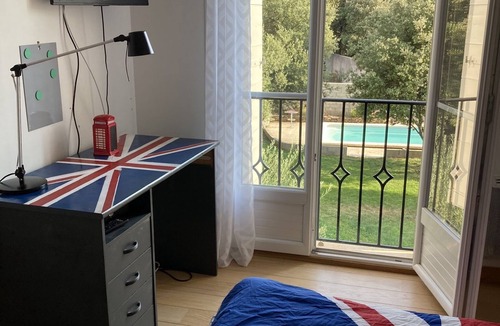 Saint-Didier House | House with swimming pool and wooded garden sleeps 6