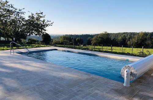 Avallon House | House with swimming pool and bowling green