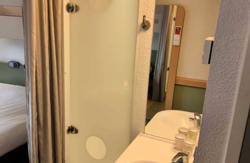 Lons-le-Saunier Hotel | Ibis Budget Lons-Le-Saunier