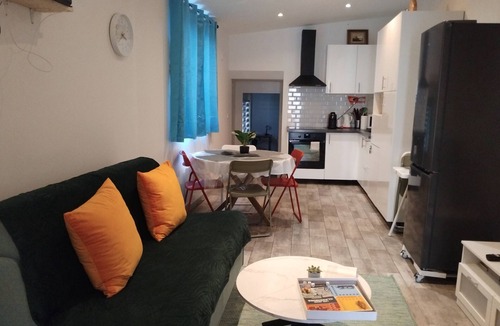 Villeneuve-le-Roi Apartment | Iglu Beautiful apartment, two comfortable bedrooms, outdoor camera. Garden.