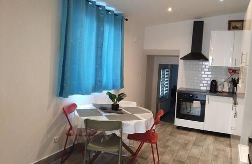 Villeneuve-le-Roi Apartment | Iglu Beautiful apartment, two comfortable bedrooms, outdoor camera. Garden.