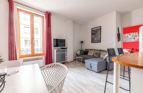 Clermont-Ferrand Apartment | Immeuble Central - Sleeps 24 Marmontel-Clermont