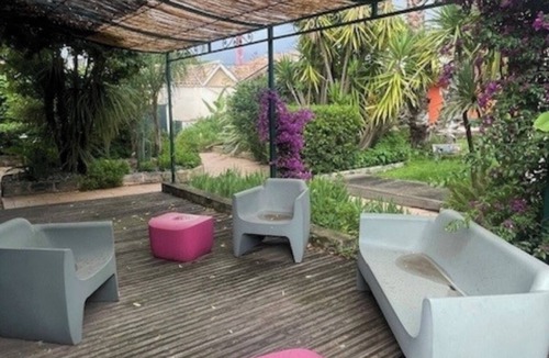 Les Aubes Villa | Impressionist villa with outbuilding