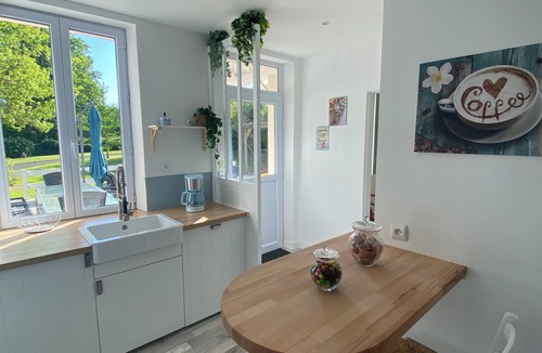 Senlisse House | In the heart of the Vallée de Chevreuse, le cottage des Vaux: park, wellness area
