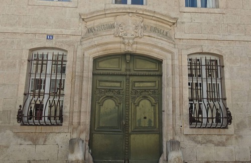 Dole Apartment | In the heart of town - charming and cosy vaulted apartment