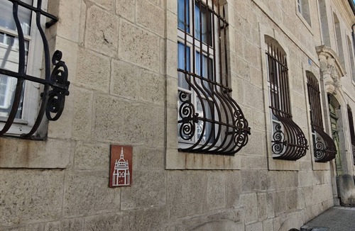 Dole Apartment | In the heart of town - charming and cosy vaulted apartment