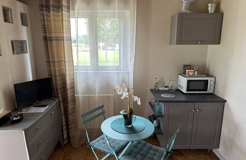 Chateauneuf-du-Rhone House | Independent Cottage in a Peaceful Large Garden on Organic Farmland