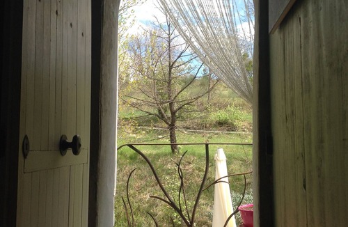 Mirabel Apartment | Independent apartment in the countryside, near rivers: canoe