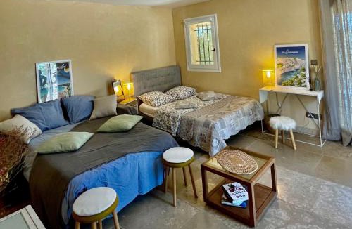 Le Tholonet Apartment | Independent Panoramic Studio with Pool - Le Tholonet