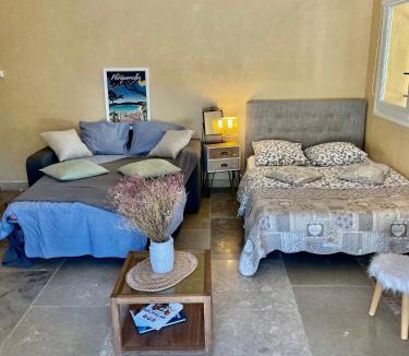 Le Tholonet Apartment | Independent Panoramic Studio with Pool - Le Tholonet