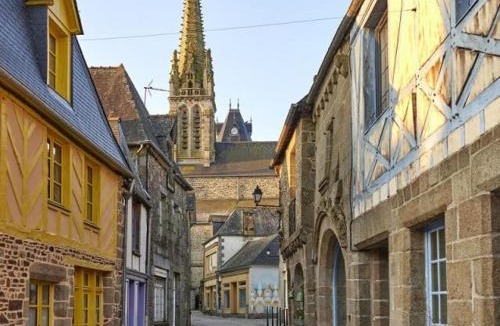 Bazouges-la-Perouse Apartment | Joli Cocon au Cœur de la Petite Cité de Caractère