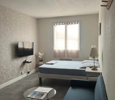Moulins Apartment | Joli studio avec parking privé, bien situé
