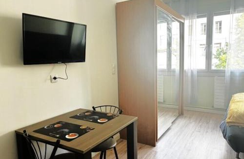 Saint-Claude Apartment | Joli studio hypercentral