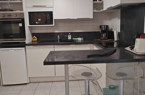 Latresne Apartment | Just 9 minutes from Bordeaux: a getaway along the Garonne River at the 4-star Latresne vacation rental