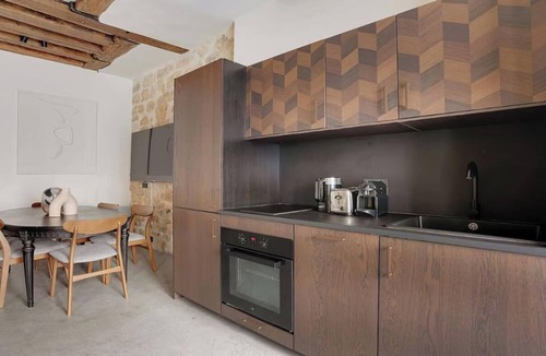 Marais Apartment | JUST MOMENTS AWAY FROM PLACE DES VOSGES AND PICASSO MUSEUM – LE MARAIS