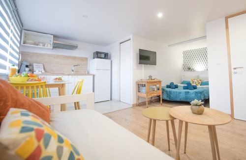 Saint-Martin-la-Plaine Apartment | KASA HOME au calme avec Climatisation - Parking - WIFI - Netflix
