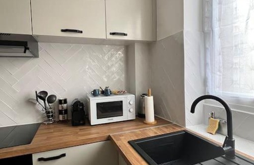 Le Kremlin-Bicetre Apartment | KB 21 - Metro 7 - AC - Free Parking - 4 pers
