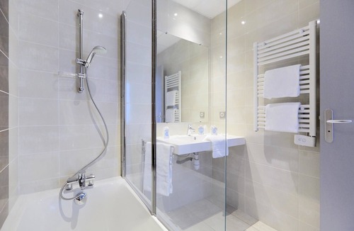 Albaret-Sainte-Marie Hotel | Kyriad Saint Chely d'Apcher - Aire de la Lozère