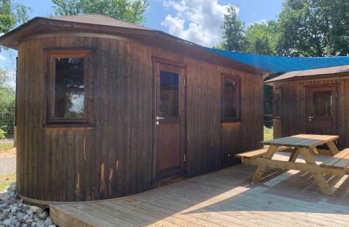 Roye Ski Chalet | L'Écorce & le Tanin - 2 cabanes cosy pour 4, pêche