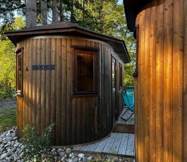 Roye Ski Chalet | L'Écorce & le Tanin - 2 cabanes cosy pour 4, pêche
