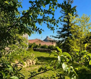 Solutre-Pouilly House | L'évasion viticole Clim- cour fermée & parking privé au pied de la roche de Solutré