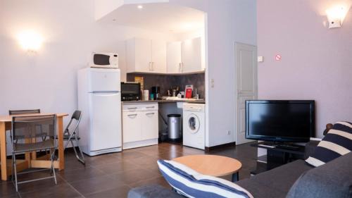 Up 1.5 Saint-Ferreol Apartment | L'île d'Olive, appartement entier 2 à 4 personnes terrasse 25 m2 Besançon, proche CV, Micropolis et CHU