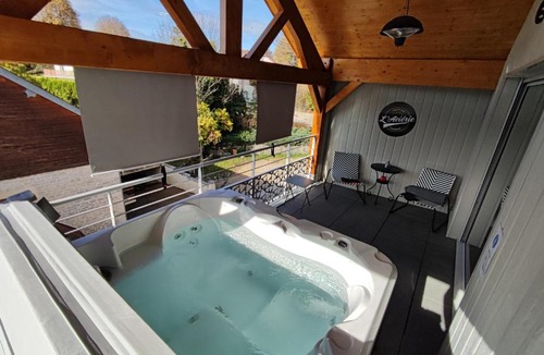 Champagnole Apartment | L'ACIÉRIE Logis de luxe avec Jacuzzi