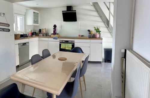 Montbeliard House | L'adresse Matisse 4 chambres avec jardin, barbecue et parking privé