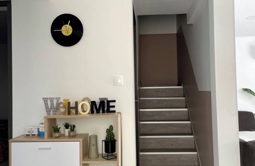 Montbeliard House | L'adresse Matisse 4 chambres avec jardin, barbecue et parking privé