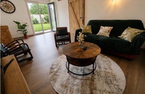 Saint-Maurice-en-Riviere House | L'Albizia Gîte Climatisé St Maurice