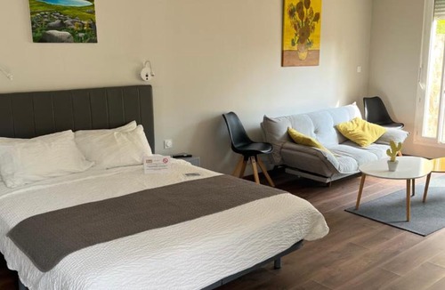 Saint-Chely-d'Aubrac Bed & Breakfast | l'Ancienne Gendarmerie