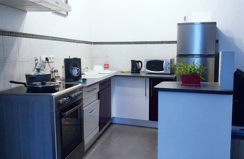 Millau Apartment | L'appart Millau – Downtown Apartment with Wi-Fi and Free Parking
